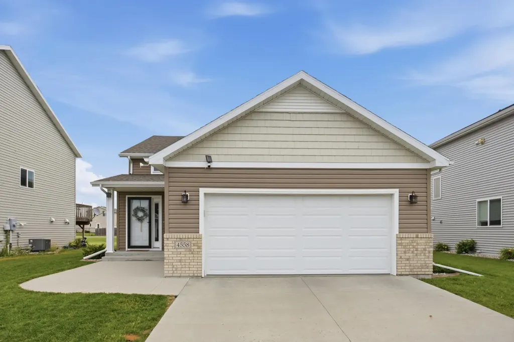 4558 13th Street S Moorhead MN 56560