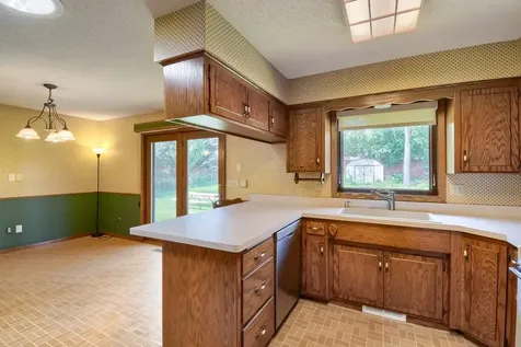 383 Belmont Lane E Maplewood MN 55117