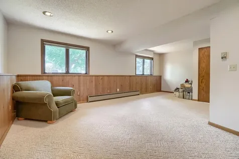 383 Belmont Lane E Maplewood MN 55117