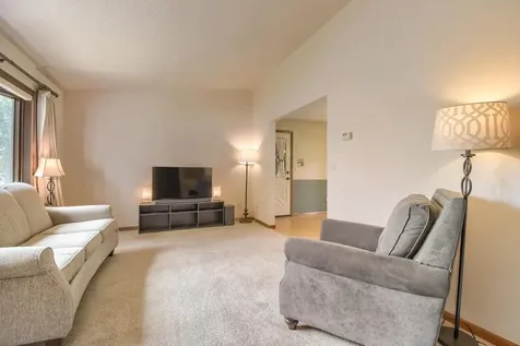 383 Belmont Lane E Maplewood MN 55117
