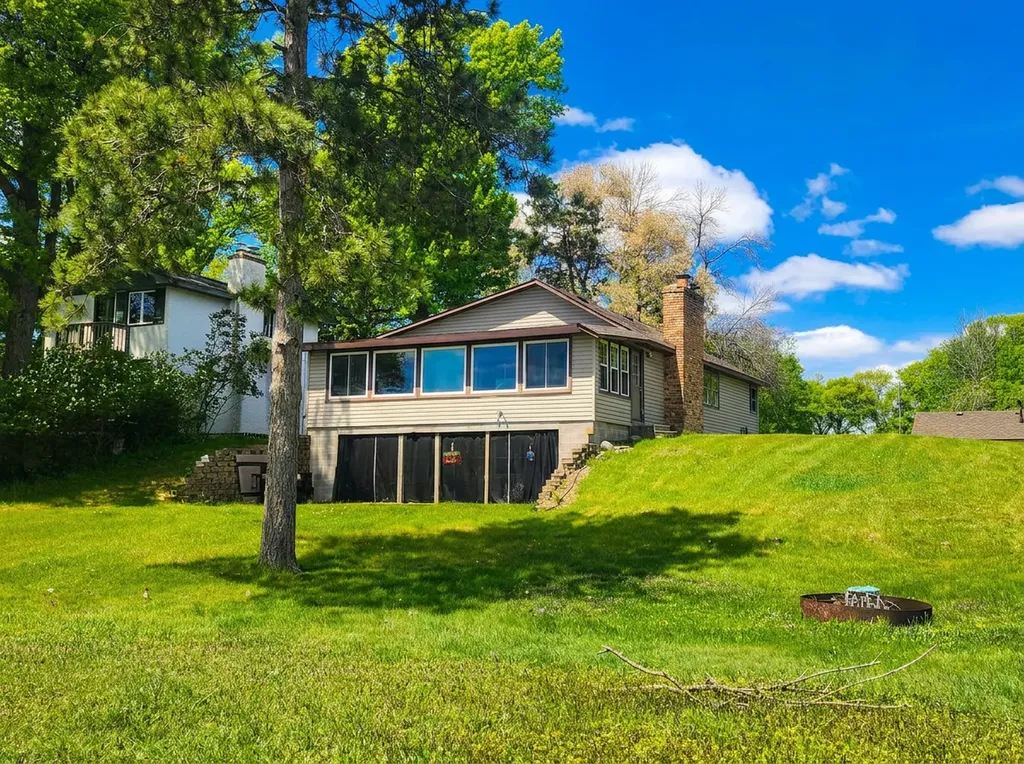 18329 Lakeview Point Drive NE Wyoming MN 55092