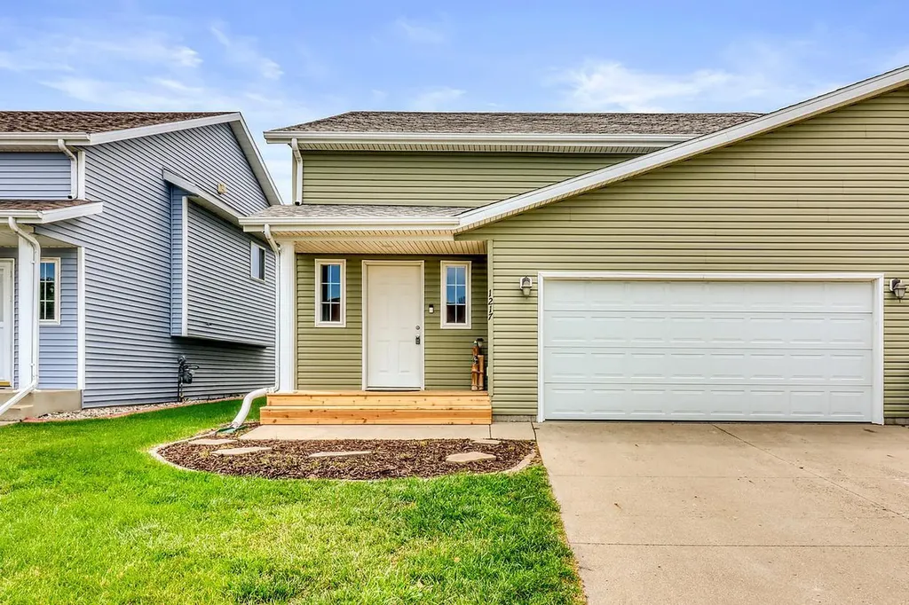 1217 37th Avenue S Moorhead MN 56560