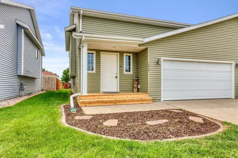 1217 37th Avenue S Moorhead MN 56560