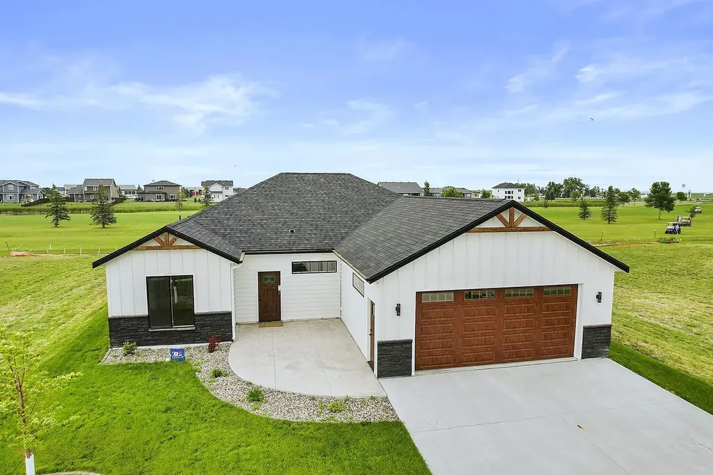 215 Emma Court Mapleton ND 58059