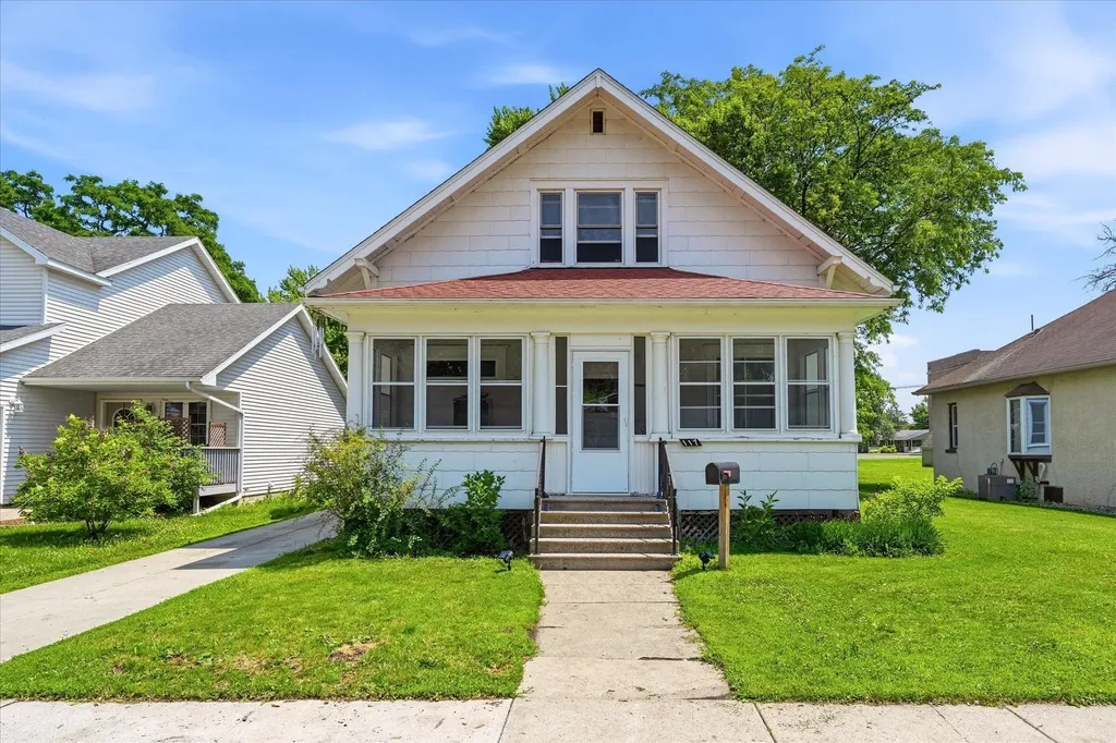 117 S Market Street Belle Plaine MN 56011