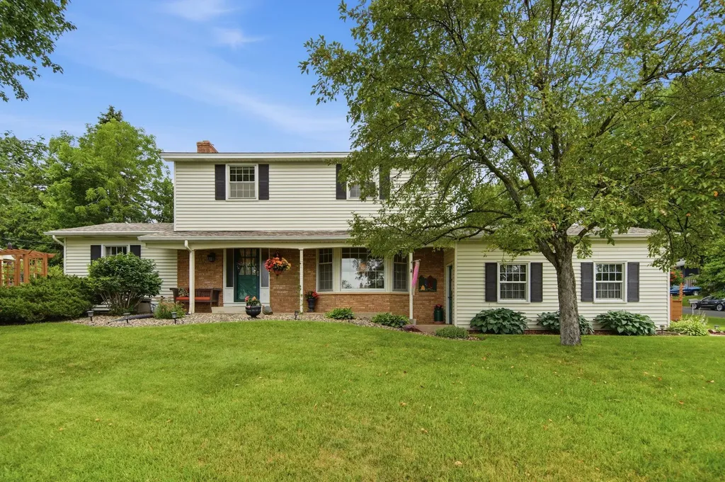 2623 Riviera Drive N White Bear Lake MN 55110