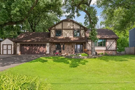 2480 Ariel Street N North Saint Paul MN 55109