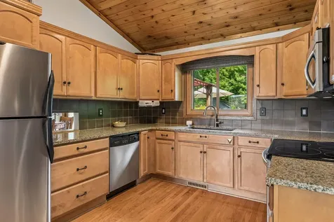 2480 Ariel Street N North Saint Paul MN 55109