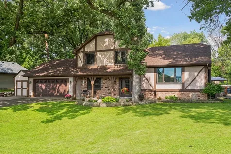 2480 Ariel Street N North Saint Paul MN 55109