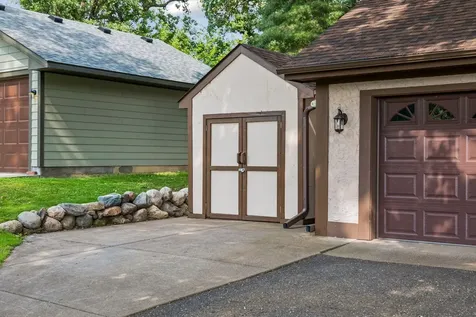 2480 Ariel Street N North Saint Paul MN 55109