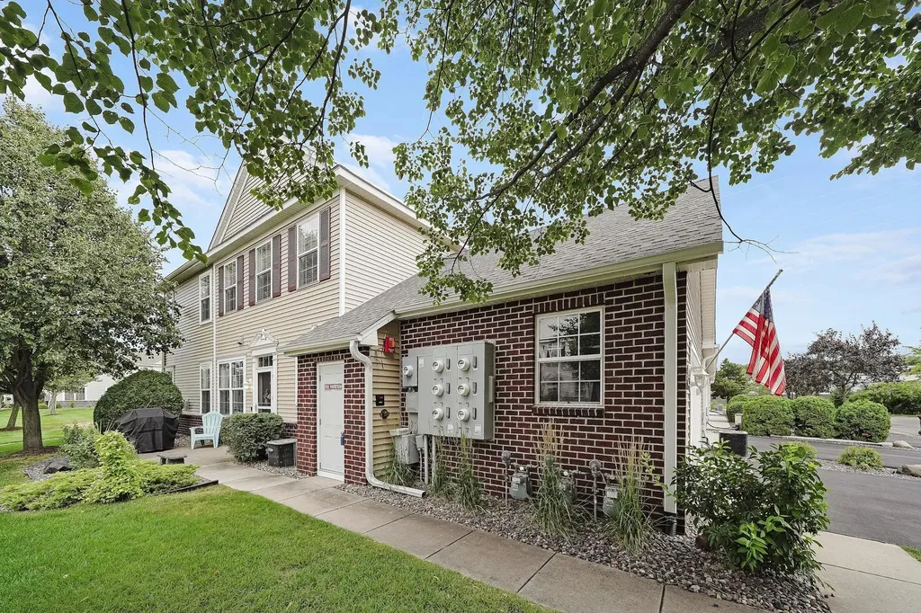4926 Bisset Lane Inver Grove Heights MN 55076