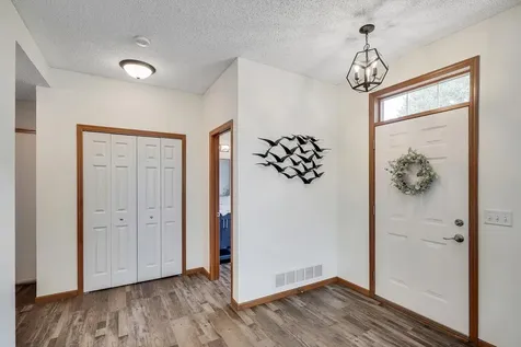 4926 Bisset Lane Inver Grove Heights MN 55076
