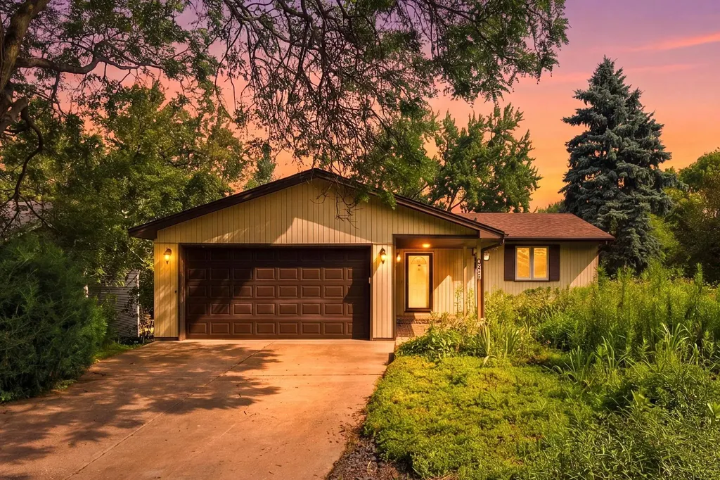 631 Transit Avenue W Roseville MN 55113