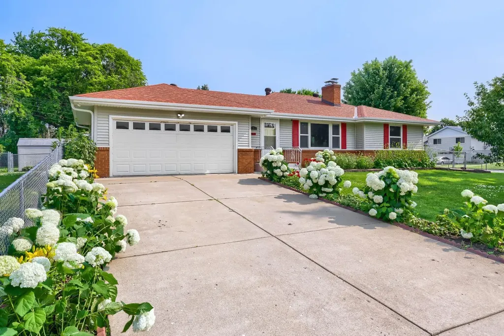 900 W 84th Street Bloomington MN 55420