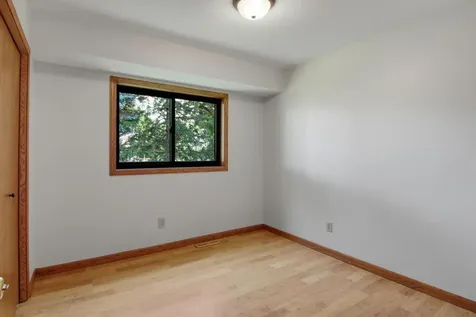 2295 Ariel Court N North Saint Paul MN 55109