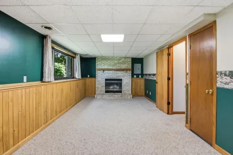 2295 Ariel Court N North Saint Paul MN 55109