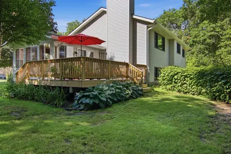 2295 Ariel Court N North Saint Paul MN 55109