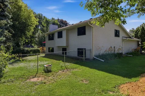 2295 Ariel Court N North Saint Paul MN 55109