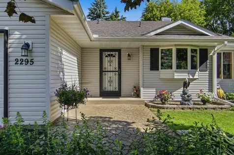 2295 Ariel Court N North Saint Paul MN 55109