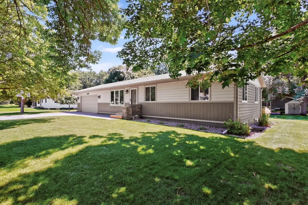 1912 Parkview Road NE Alexandria MN 56308