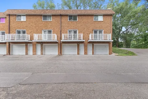 1860 Mcmenemy Street Maplewood MN 55117
