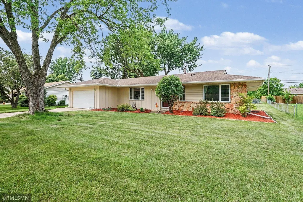981 Oriole Drive Apple Valley MN 55124