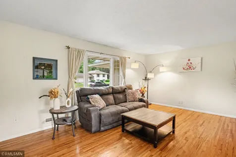 981 Oriole Drive Apple Valley MN 55124