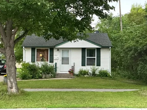 1912 N 6th Avenue N Moorhead MN 56560