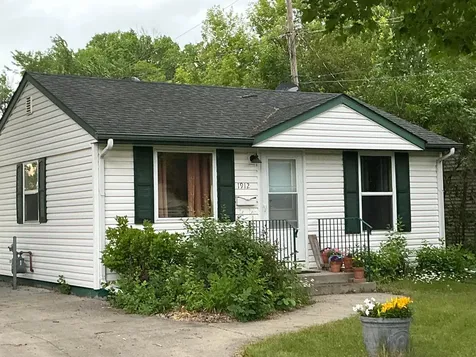 1912 N 6th Avenue N Moorhead MN 56560