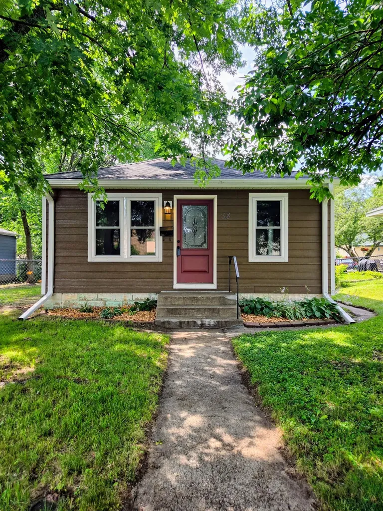 34 14th Avenue N Hopkins MN 55343