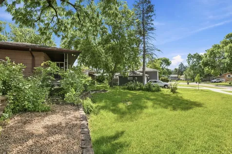 2122 Mesabi Avenue North Saint Paul MN 55109
