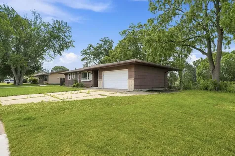 2122 Mesabi Avenue North Saint Paul MN 55109