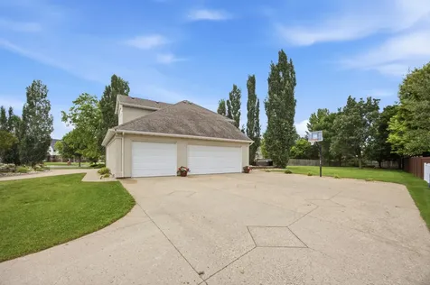 4825 Meadow Creek Drive S Fargo ND 58104