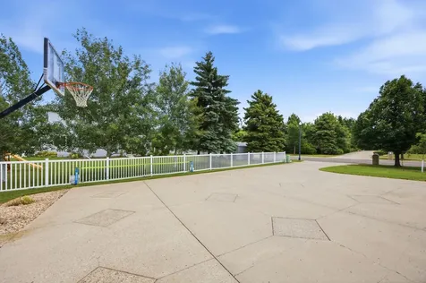 4825 Meadow Creek Drive S Fargo ND 58104