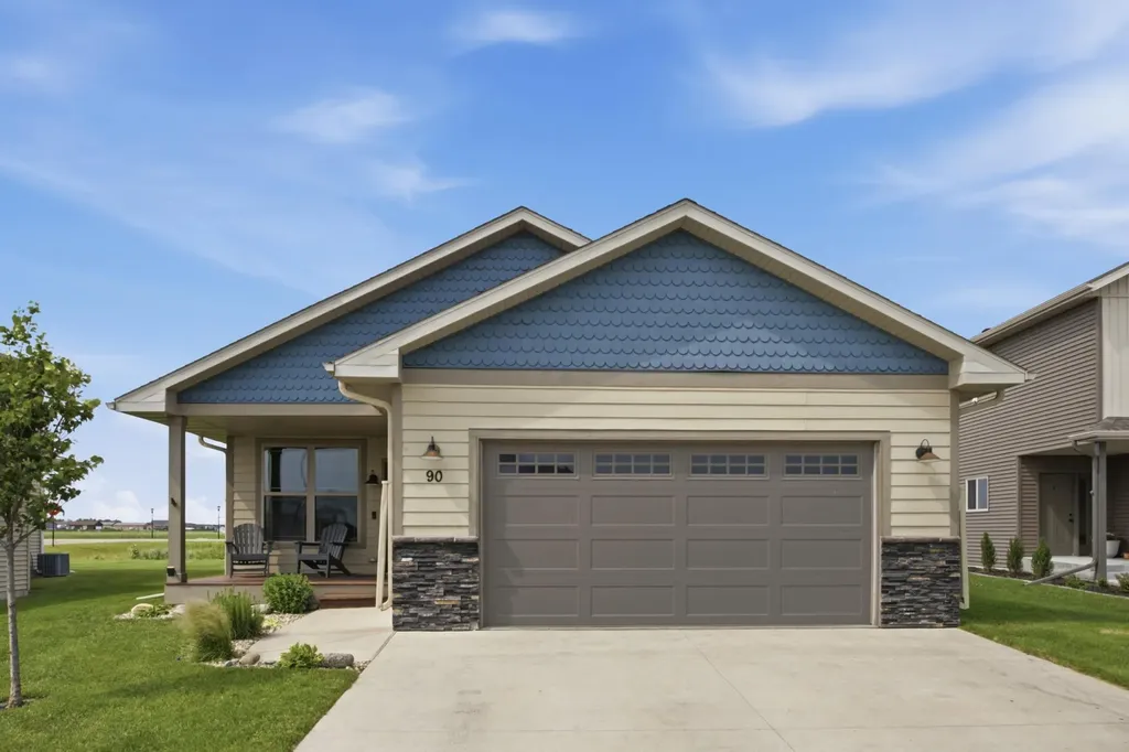 90 6th Street E Horace ND 58047