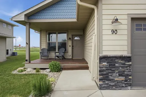 90 6th Street E Horace ND 58047