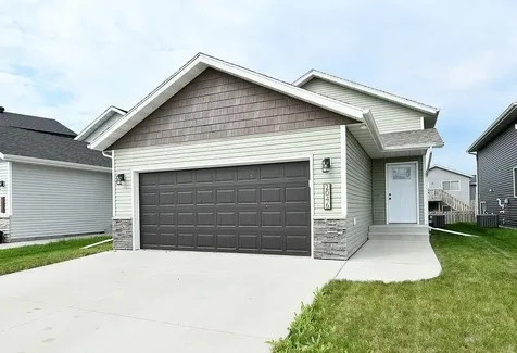 2046 W 11th Street W West Fargo ND 58078