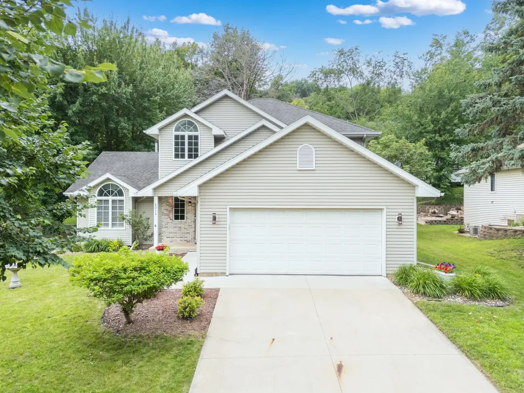 2014 Fox Valley Drive SW Rochester MN 55902
