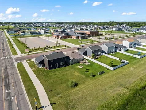 6313 54th Avenue S Fargo ND 58104