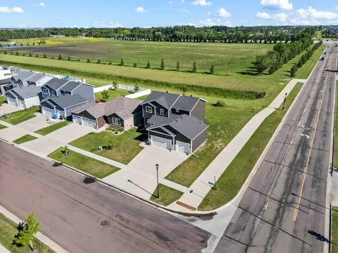 6313 54th Avenue S Fargo ND 58104