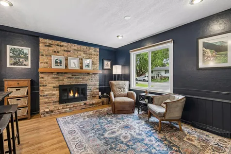 1401 Echo Drive Burnsville MN 55337