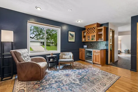 1401 Echo Drive Burnsville MN 55337