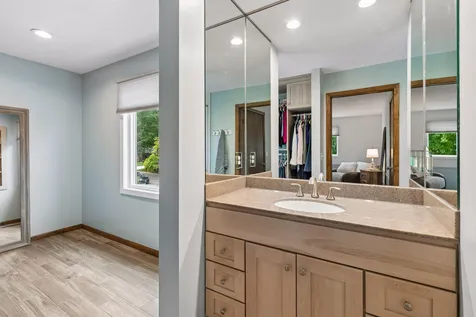 1401 Echo Drive Burnsville MN 55337