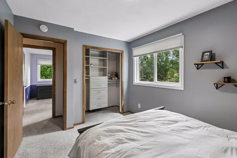 1401 Echo Drive Burnsville MN 55337