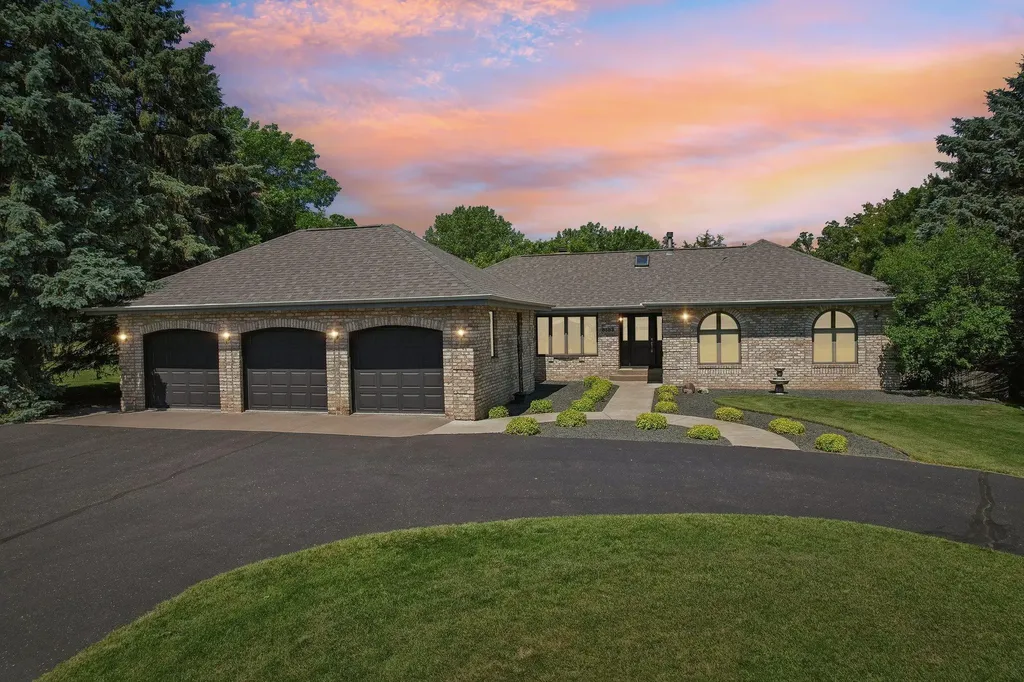 8583 Bower Path Inver Grove Heights MN 55076