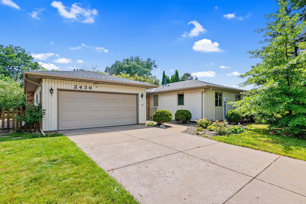 2436 Standridge Avenue Maplewood MN 55109