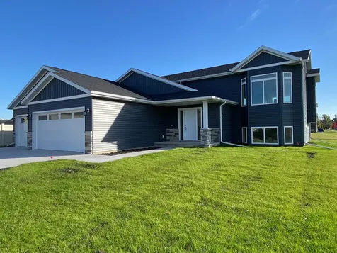 7494 Eagle Pointe Drive S Fargo ND 58104