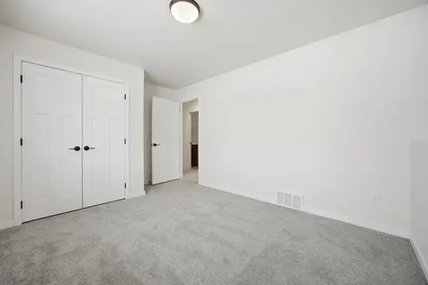 7494 Eagle Pointe Drive S Fargo ND 58104
