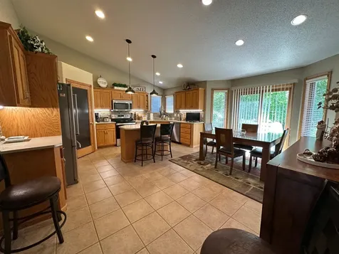 607 13th Avenue N Moorhead MN 56560
