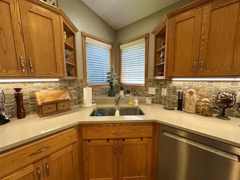607 13th Avenue N Moorhead MN 56560